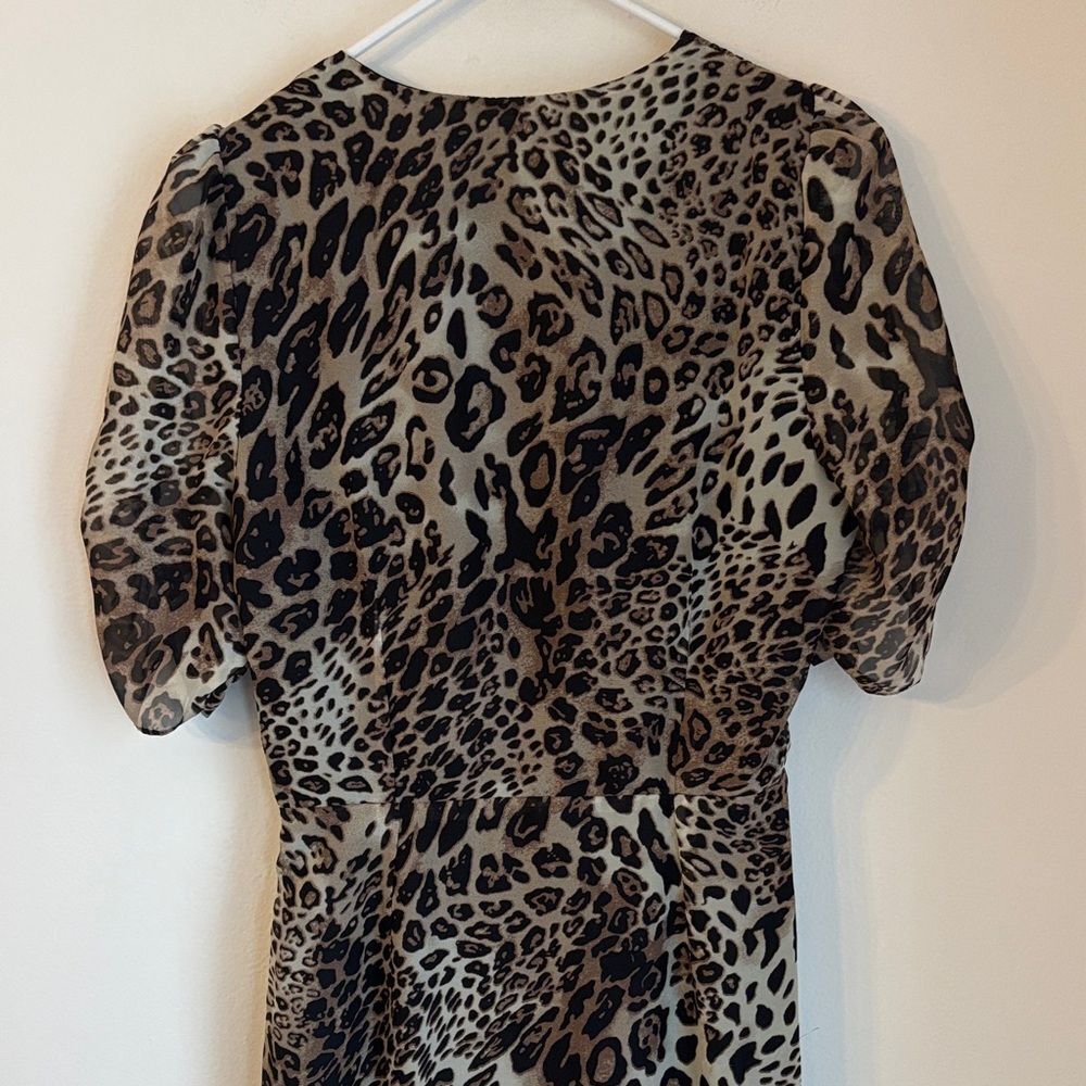 ASTR the label cheetah Animal Print ruched Midi short sleeve womens Dress M EUC - Picture 11 of 13